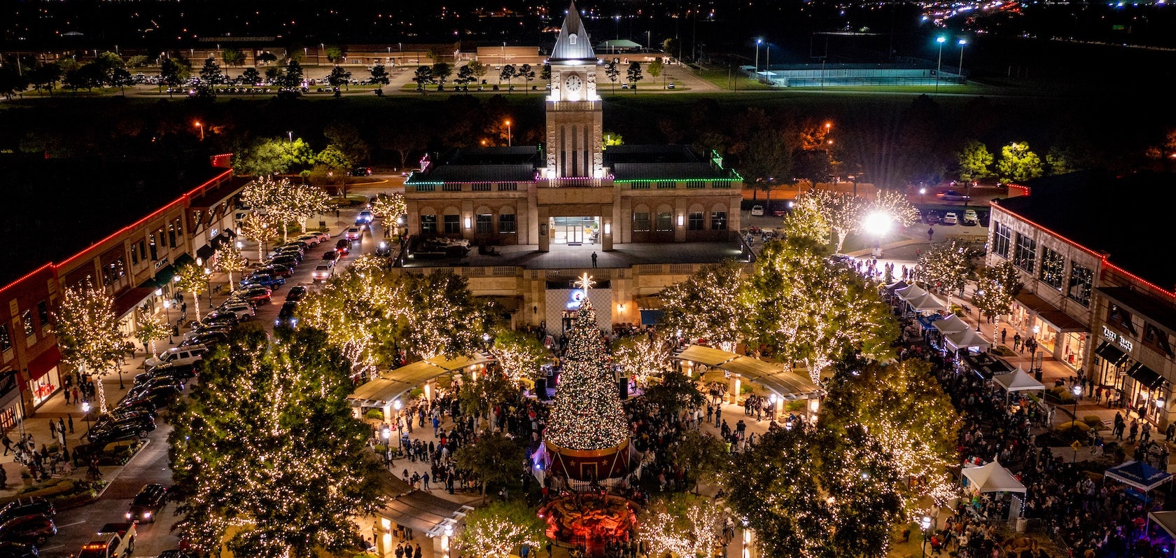 LaCenterra Ramping Up for Annual Tree Lighting image