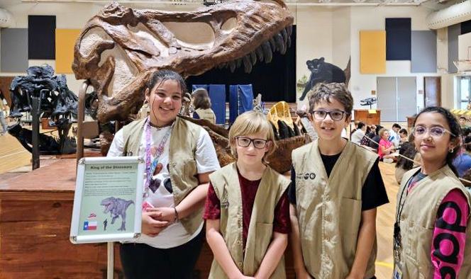 Dinosaur George Traveling Museum Visits Nottingham Country, Memorial Parkway ES