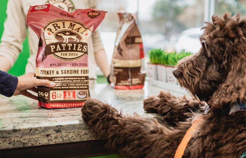 The Rise of Raw and Freeze-Dried Pet Foods: A Game-Changer in Pet Nutrition and Wellness