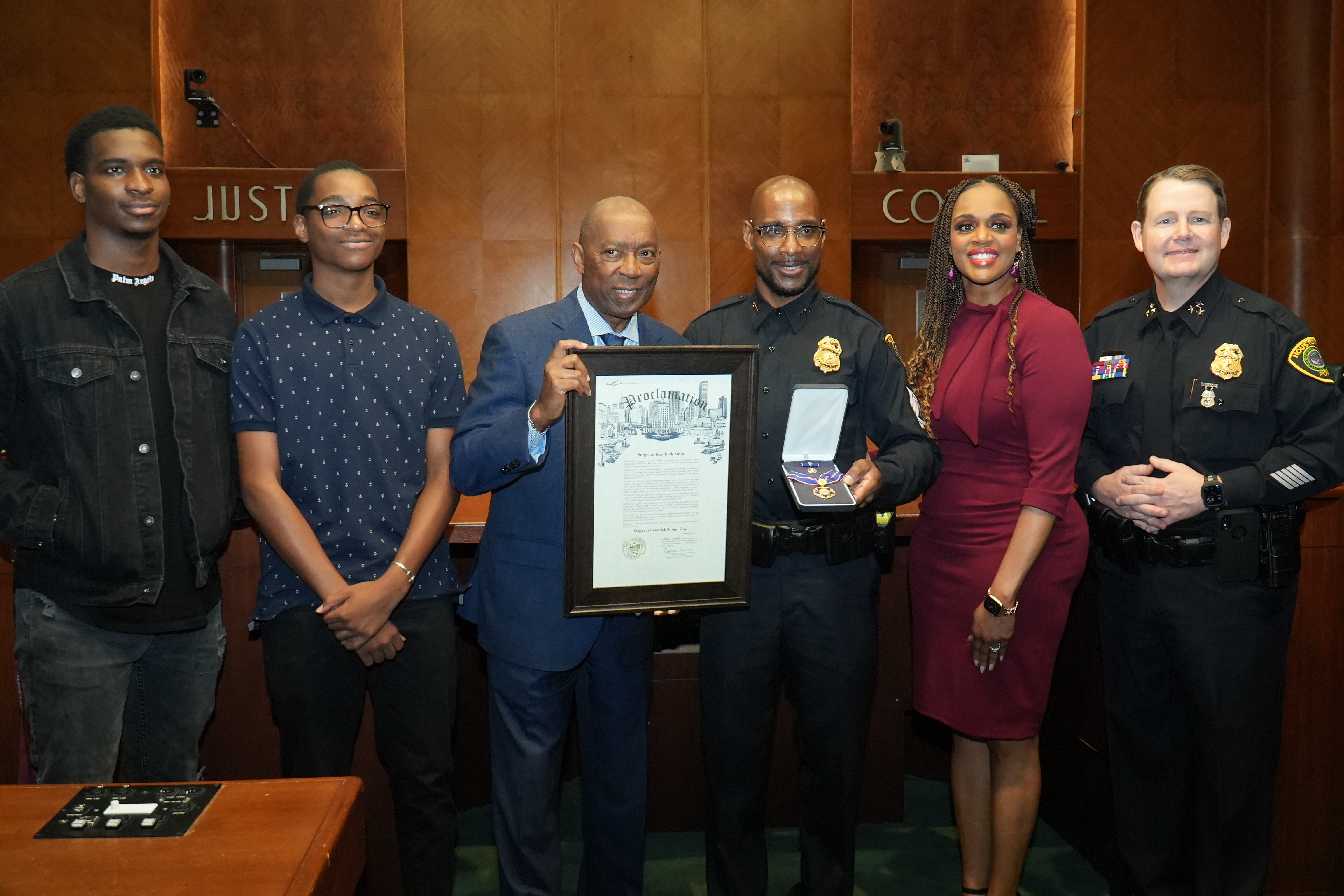 Mayor Honors HPD Sergeant for His Brave Actions