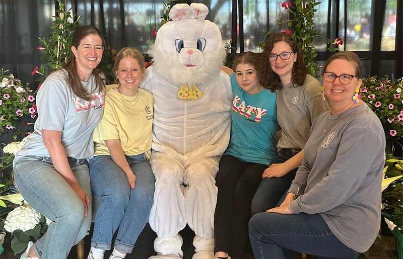 Brookwood Community Hosts Breakfast with Bunny