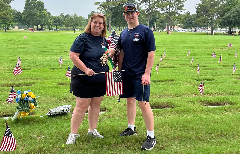 YMSL Cy-Fair Chapter Members Honor Fallen Veterans at Houston National Cemetery