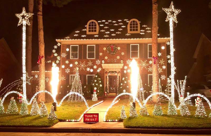 Copperfield Resident's Spectacular Lighting Display Open