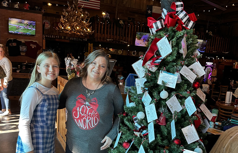 Cy-Fair Helping Hands and Creekwood Grill Unite to Spread Holiday Joy