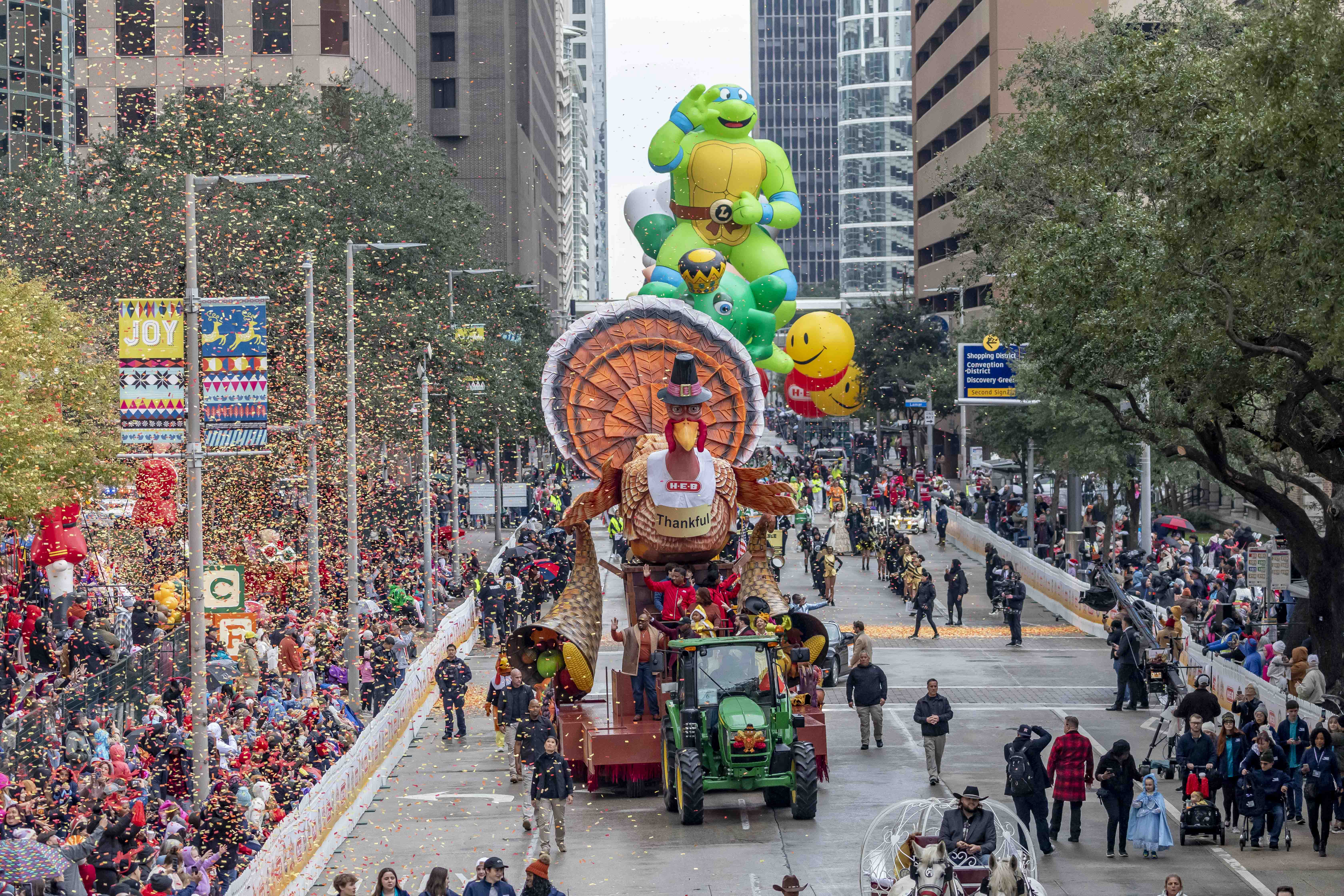 Houston’s 75th Annual H-E-B Thanksgiving Day Parade to Honor Olympians with Carl Lewis as Grand Marshal