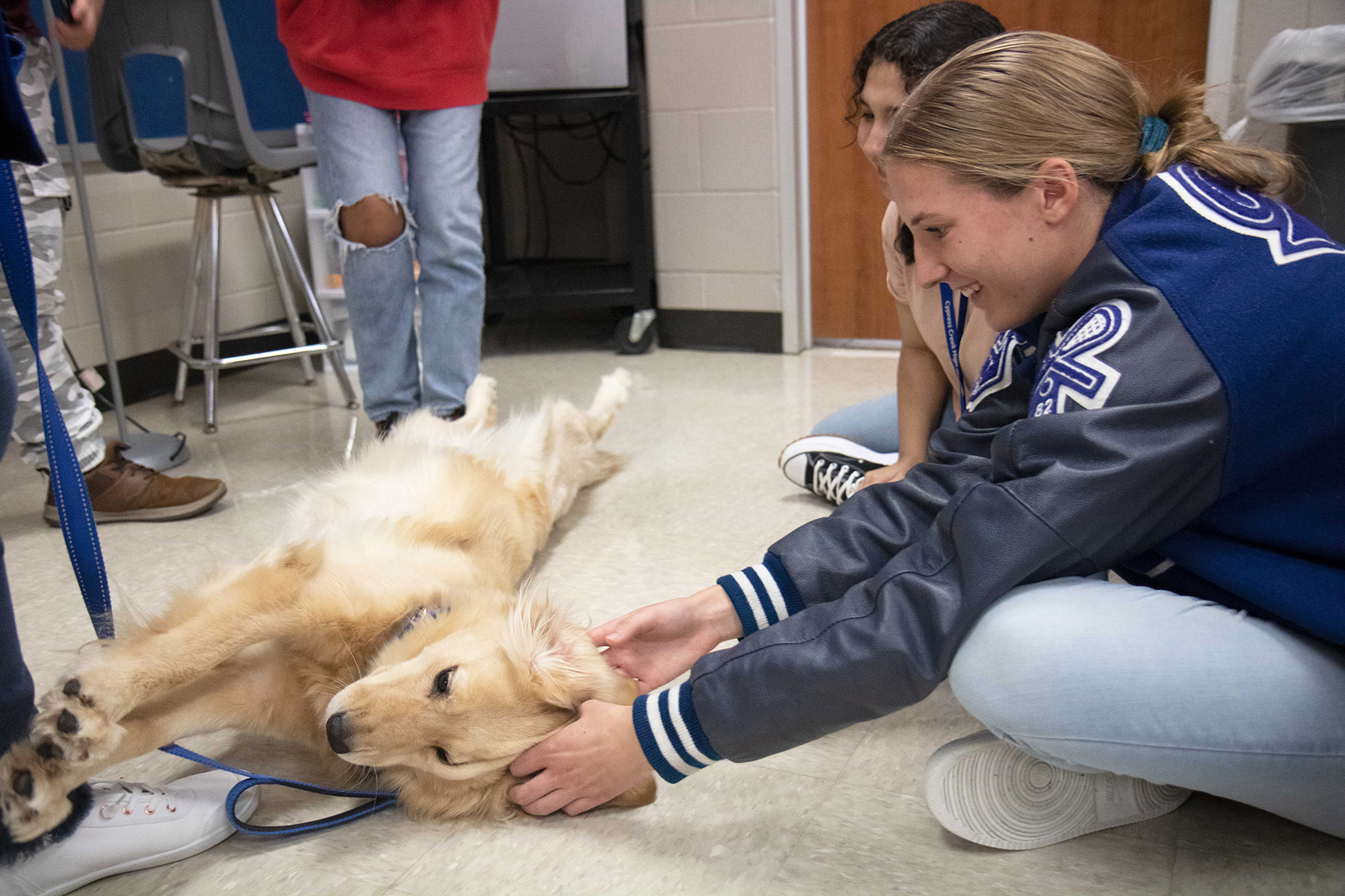 Cypress Creek HS Welcomes Comfort Dog to Campus