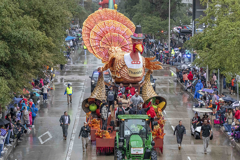 Mayor Turner to Lead 2023 H-E-B Thanksgiving Day Parade Alongside Local Rockets Legends Rudy T and Calvin Murphy