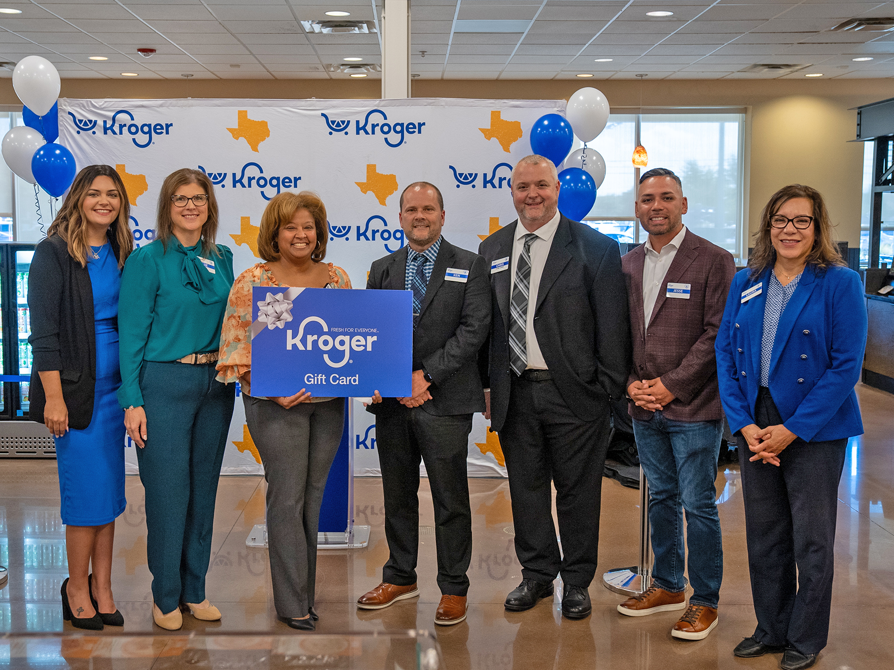 Kroger Donates to Anthony Middle School for Kroger Marketplace Towne Lake Grand Re-Opening