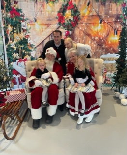 Pictures With Santa Held December 4th
